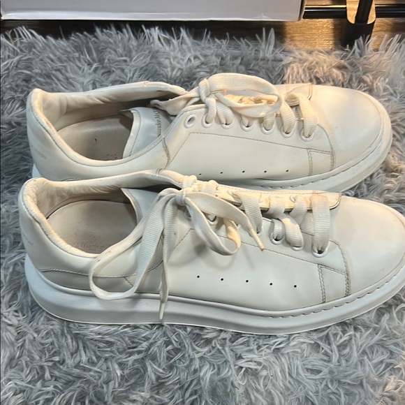 Alexander McQueen White Sneakers with Leather Upper and Rounded Toe - Picture 3 of 6